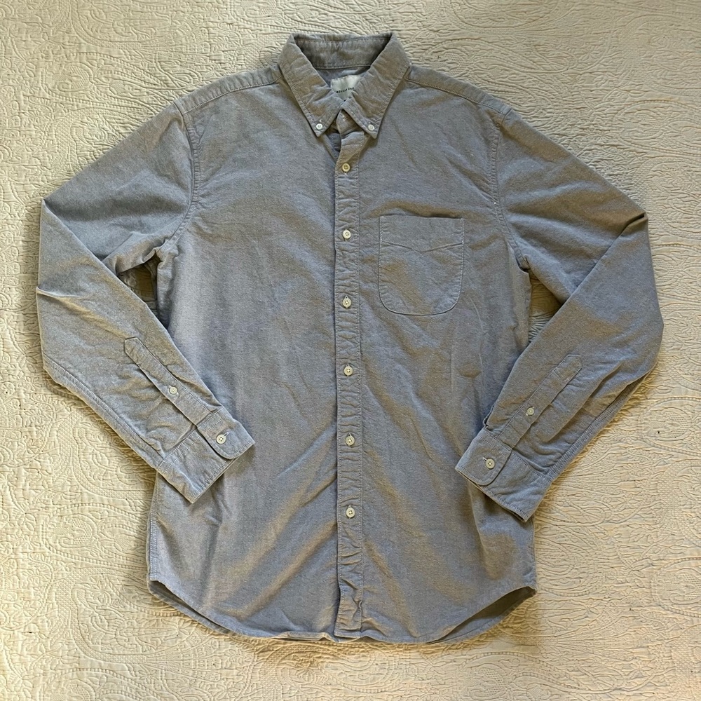 Men’s American Eagle button down light blue shirt - size Medium